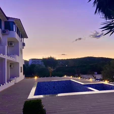ホテル Hotel Vila Park Bujari Vip クサミル